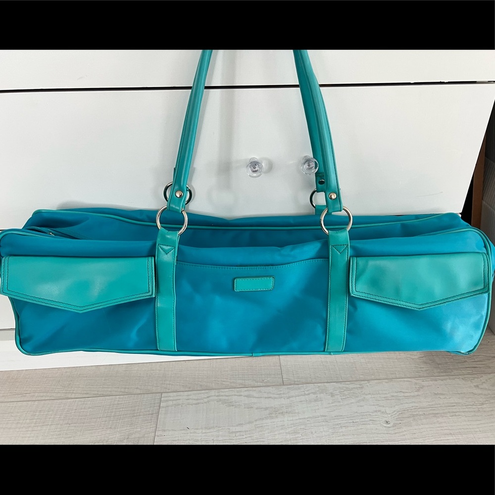Stylish and roomy yoga matt bag